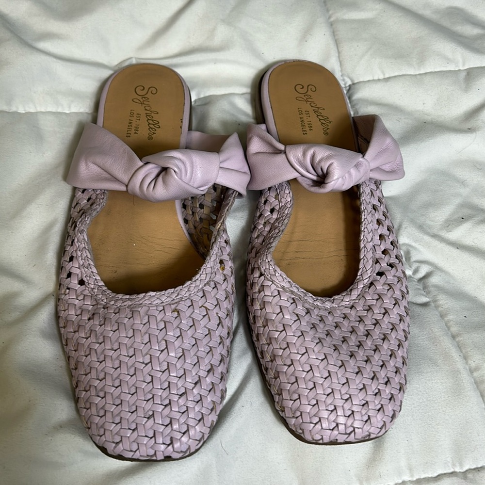 Womens Seychelles leather lavendar flats mules sandals. Size 8.5.